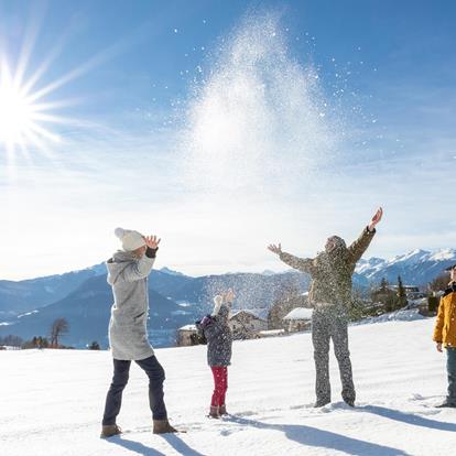 Winterurlaub mit der Familie hoch über Meran in Südtirol