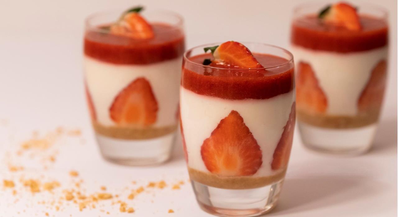 Erdbeerdessert im Glas