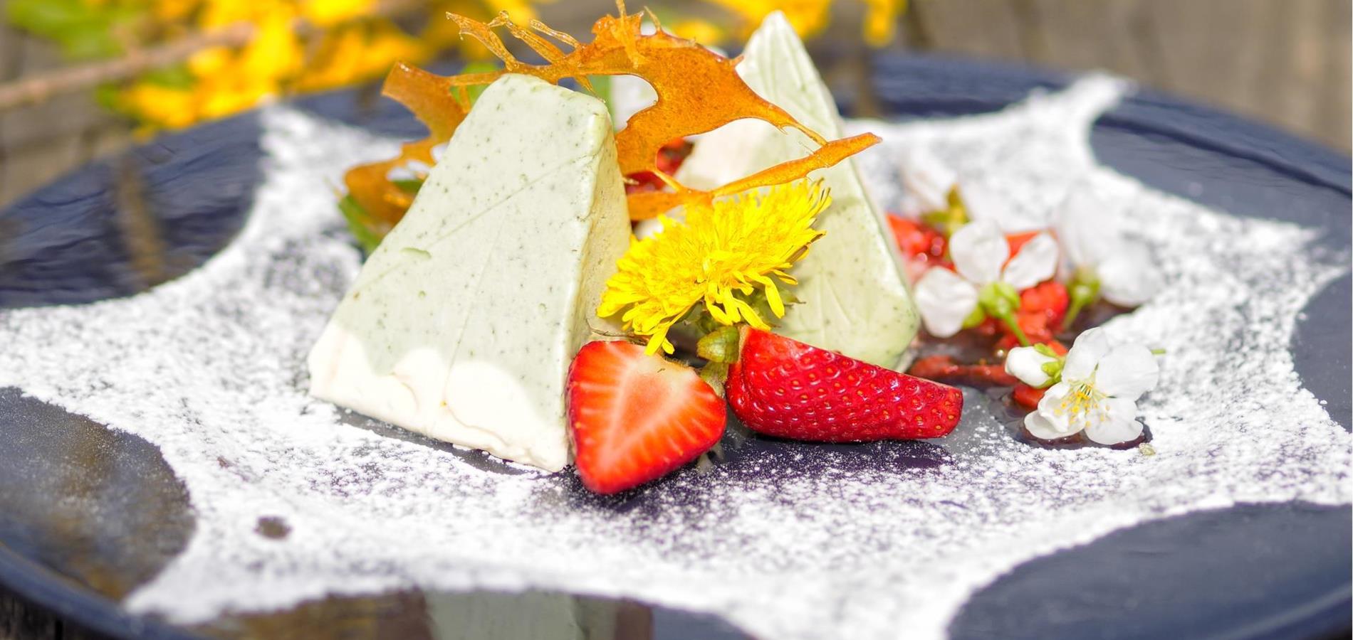 Parfait di gelato ai fiori di sambuco & menta