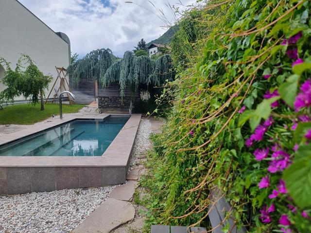 erlebnisbad-erlebnistherme-kaeltebecken-saunabereich-tg-naturns-tanja-gurschler-1