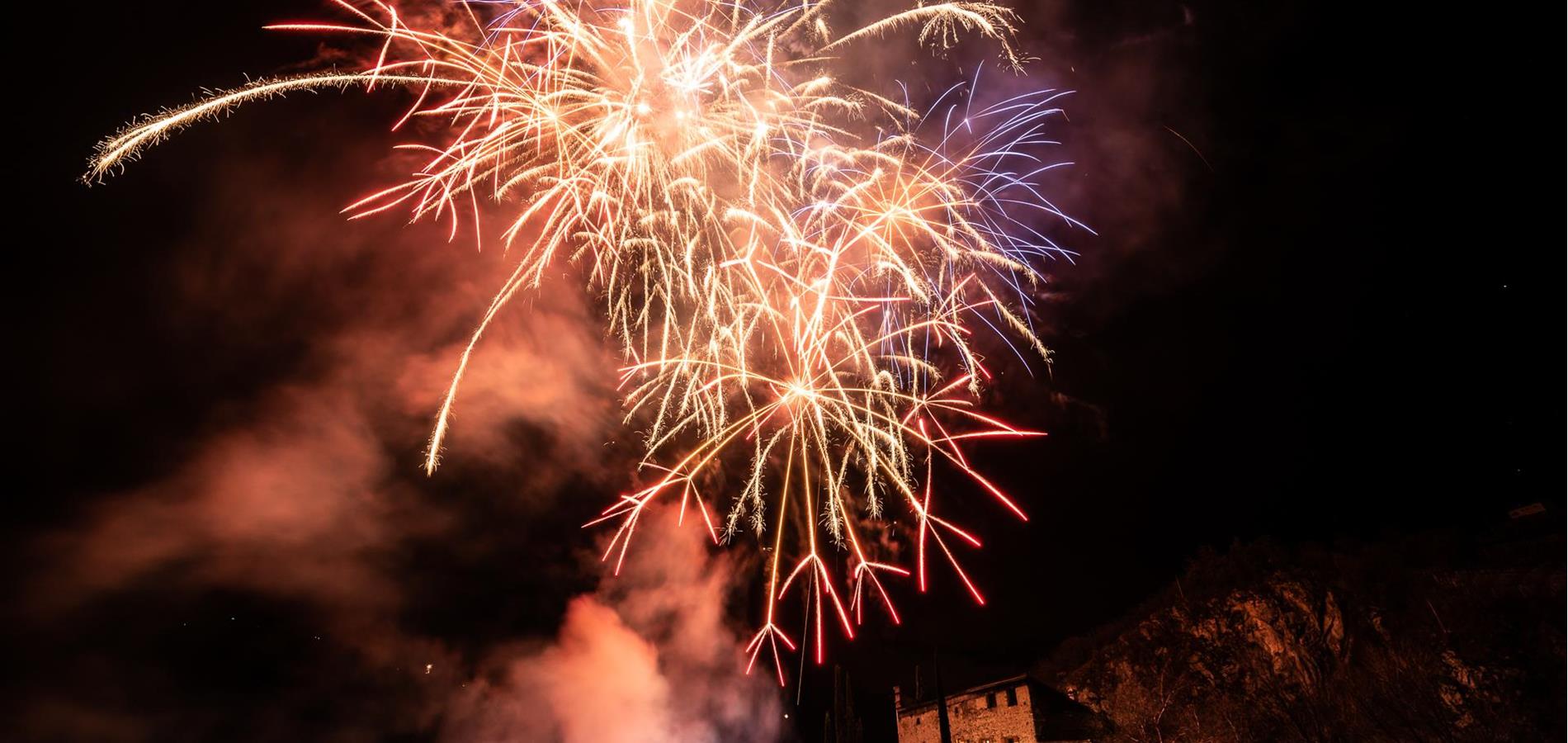 Weihnachtsmarkt Lana - Sterntaler über dem Kapuzinergarten