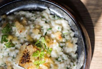 Risotto alle mele con filetto di salmerino della Val Passiria