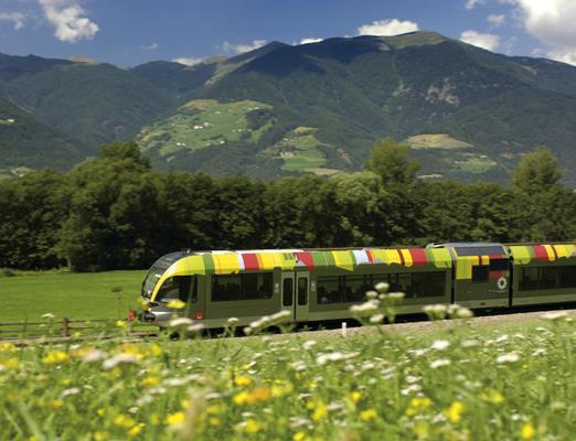 vinschger-bahn-zug-idm-suedtirol-helmuth-rier