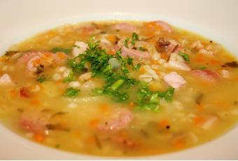 Südtiroler Gerstsuppe (Gerstensuppe, Graupensuppe)