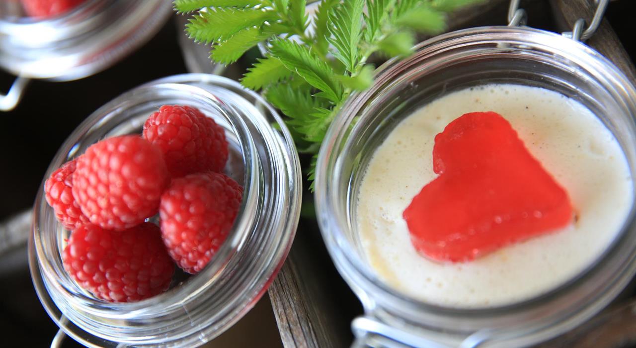 Semolina pudding with raspberry hearts