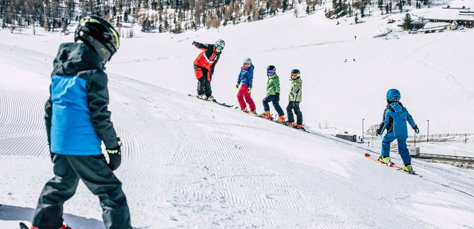 Group ski course for children