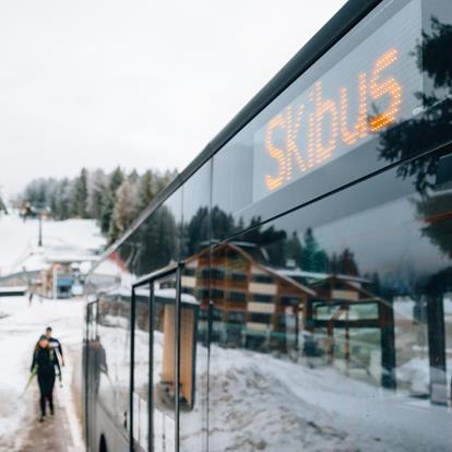 Mit dem Skibus von Hafling direkt ins Skigebiet Meran 2000