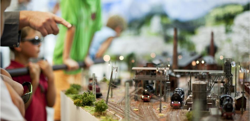 Bahnfahren aus der  Vogelperspektive