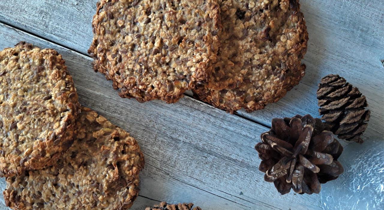 Healthy banana-oatmeal biscuits