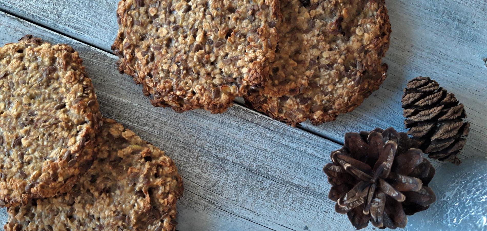 Healthy banana-oatmeal biscuits