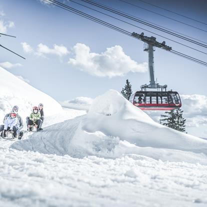 Die Naturrodelbahn im Skigebiet Meran 2000 ist mit der Seilbahn Meran 2000 erreichbar