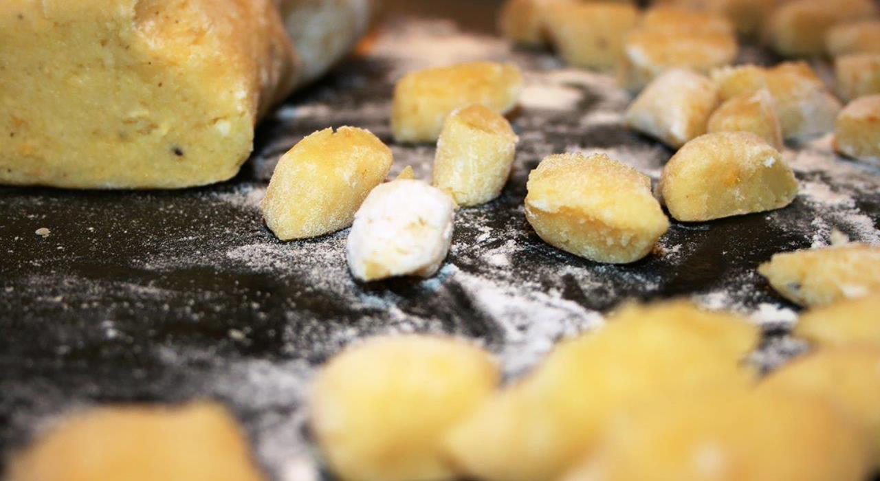 Gnocchi mit Salbeibutter oder Tomatensauce