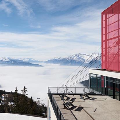 Herrliches Winterpanorama an der Bergstation der Seilbahn Meran 2000