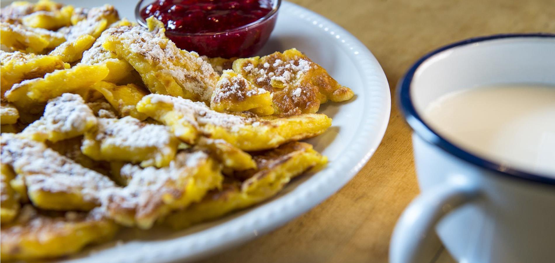 Kaiserschmarren mit Äpfeln