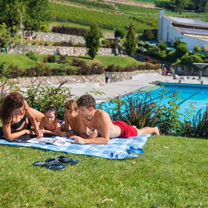 Divertimento in piscina per tutta la famiglia