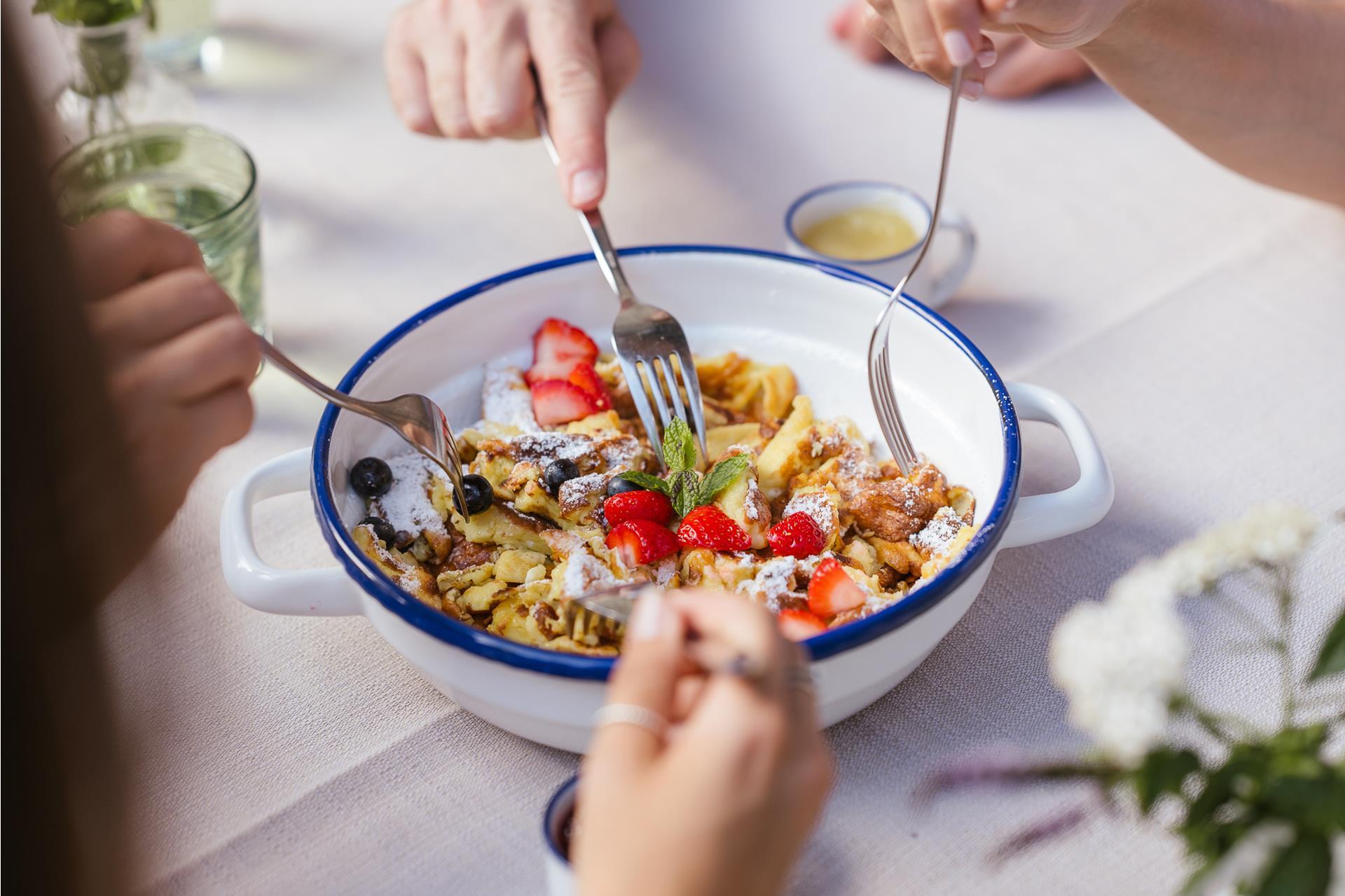 Früher ein Arme-Leute-Essen, heute ein geliebter Klassiker: Kaiserschmarrn.