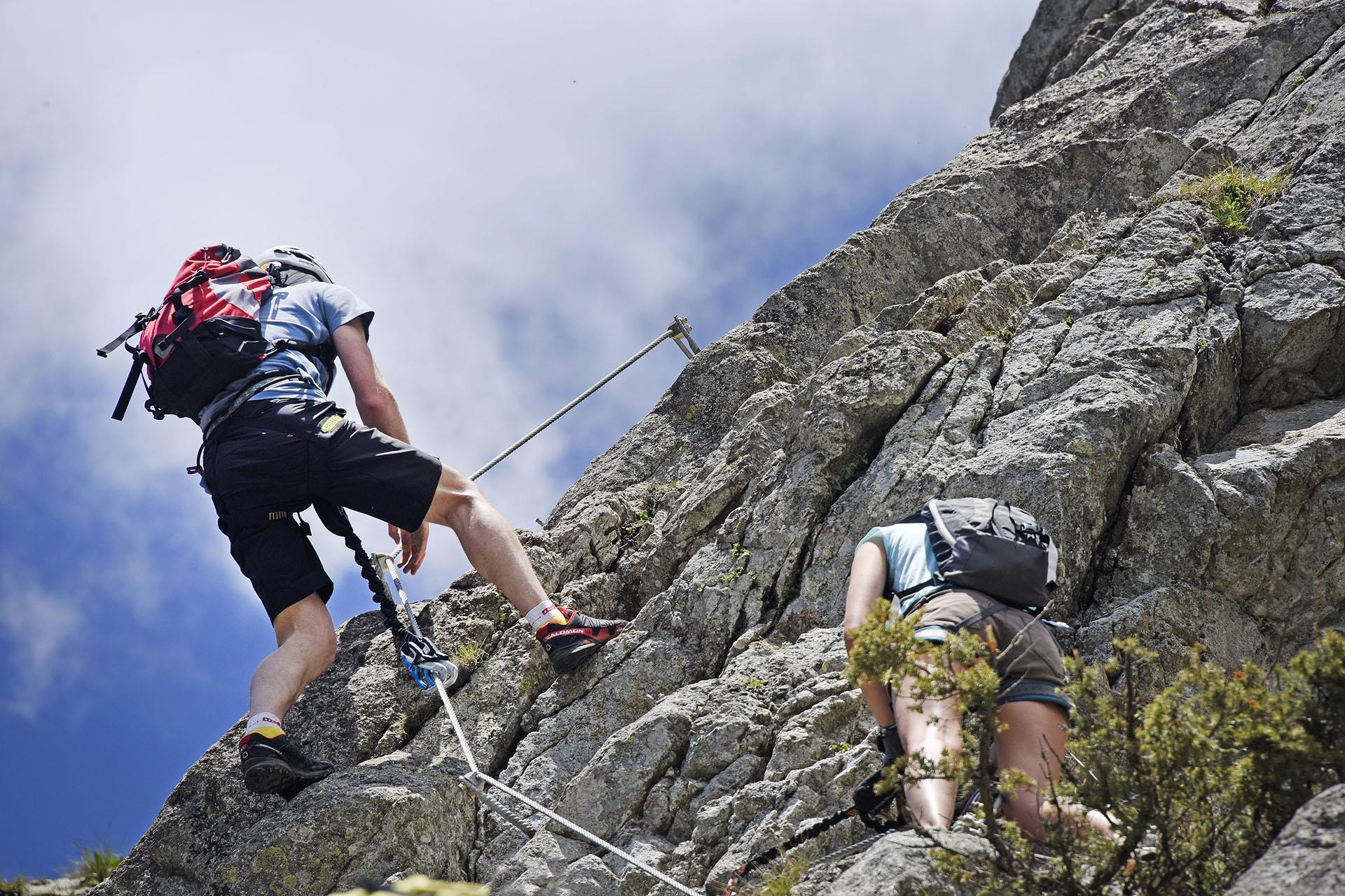 Sportliche Herausforderung am Heini Holzer Klettersteig auf Meran 2000