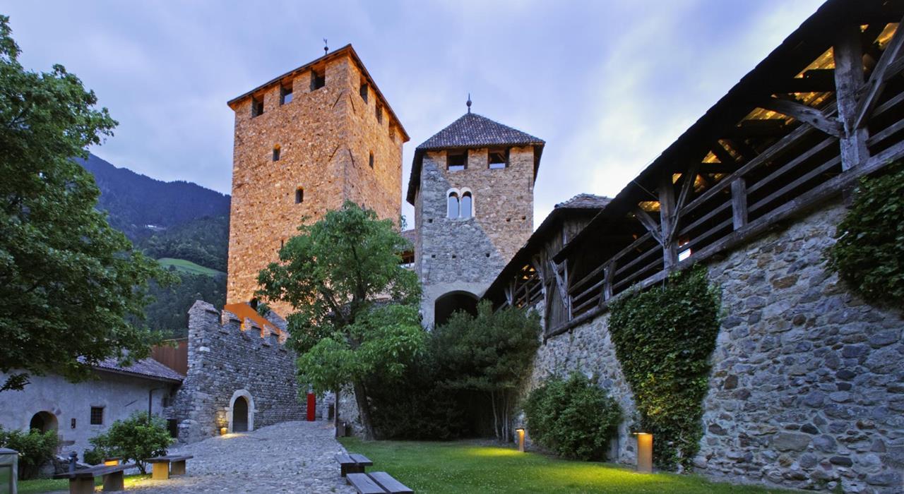 Culture-Tyrol-Castle-Avelengo-Verano-Merano2000-fb