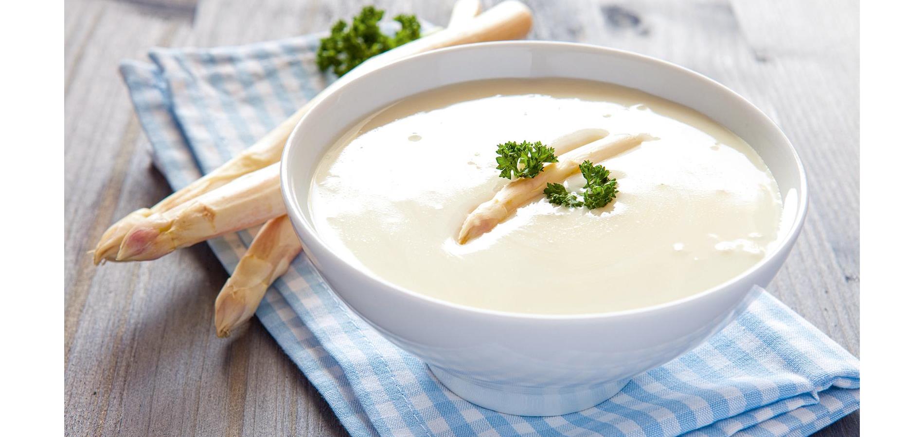 Spargelcremesuppe mit Quarknockerln