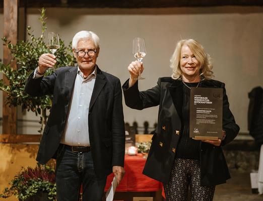 praemierung-weinkulturbotschafter-2024-schloss-lebenberg-tv-marling-armin-terzer-1-kopie