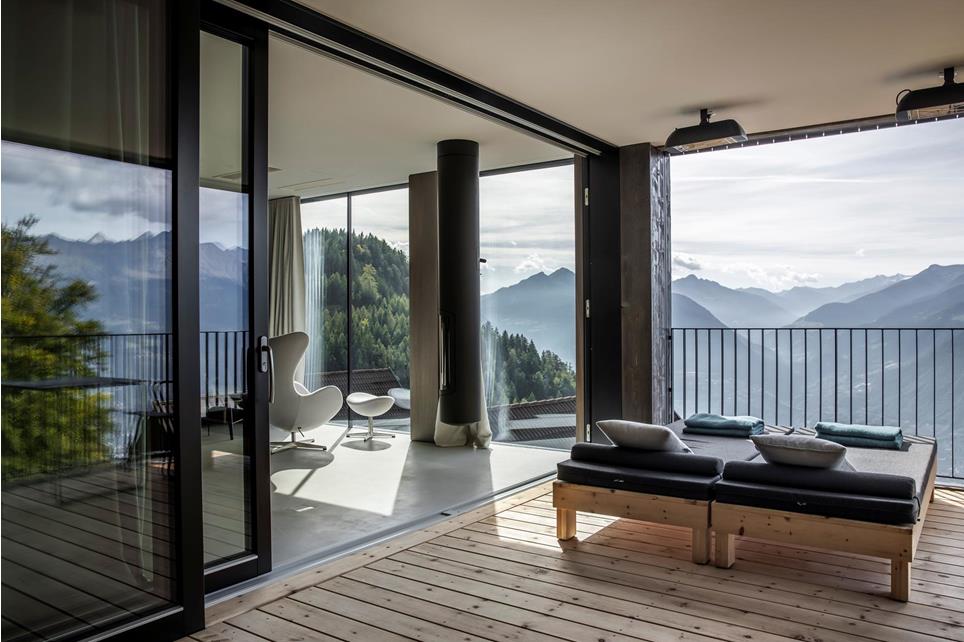 skyhouse-living-room-miramonti-photography-by-tiberio-sorvillo