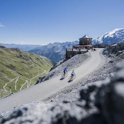 I famosi tornanti dello Passo Stelvio