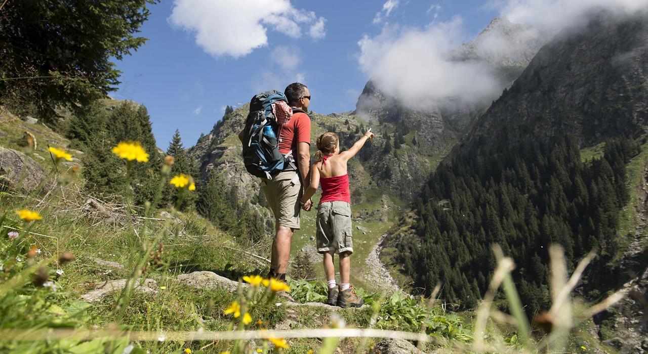Aktivurlaub-Familie-Kinder-Zíeltal Vater Kind Wandern-Partschins-HR