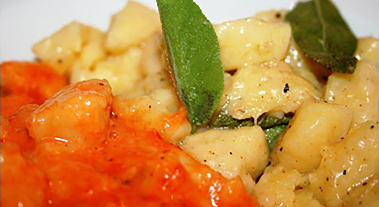Gnocchi mit Salbeibutter oder Tomatensauce