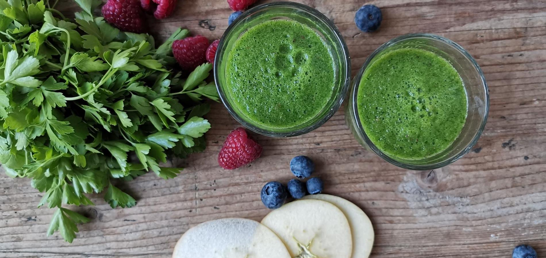 Apple Parsley Green Smoothie