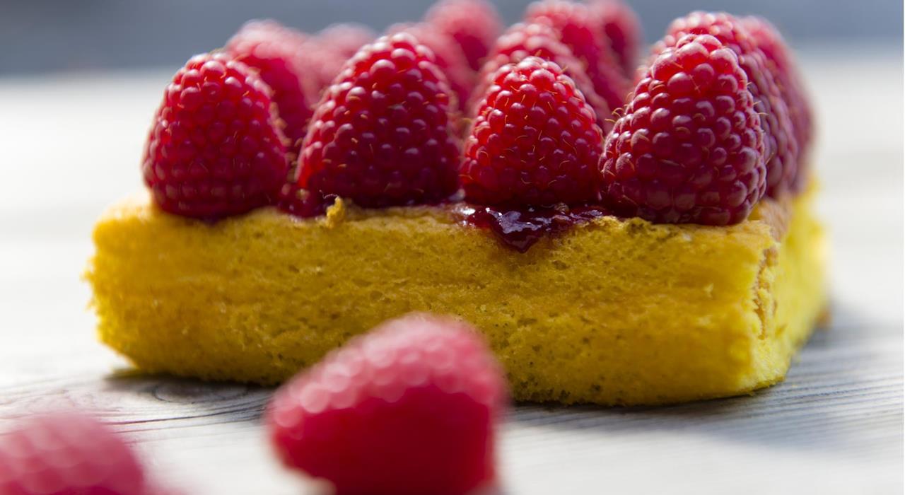 Raspberry cake