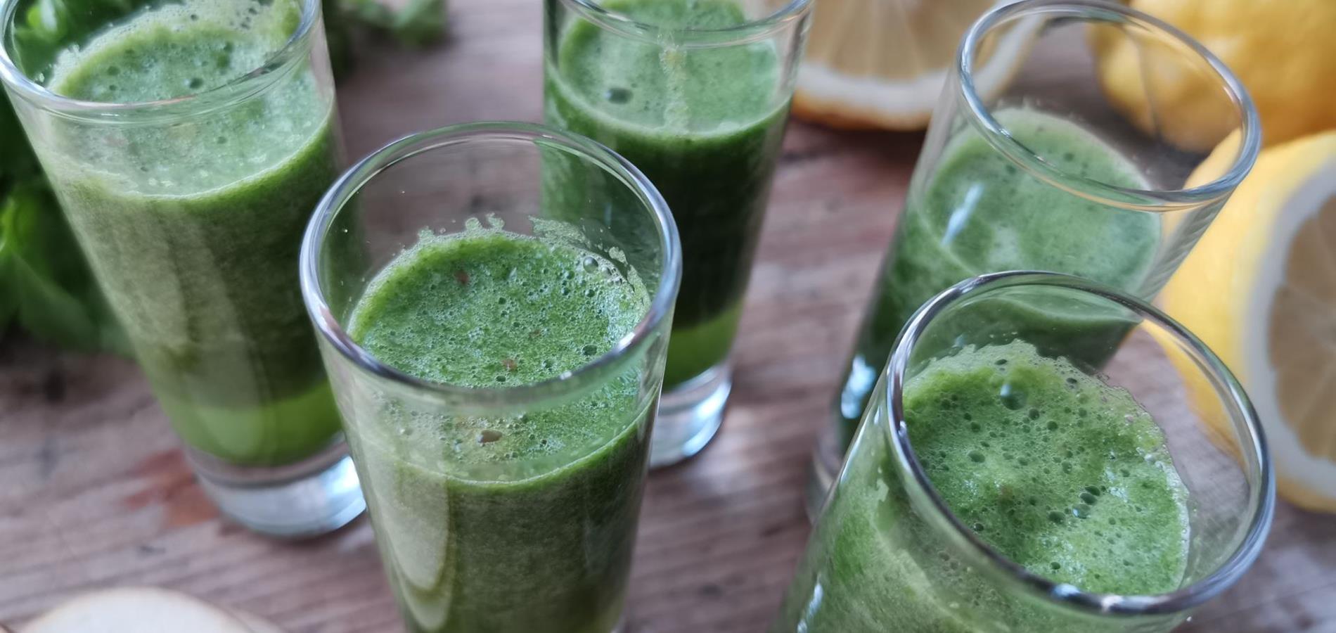 Apple Parsley Green Smoothie