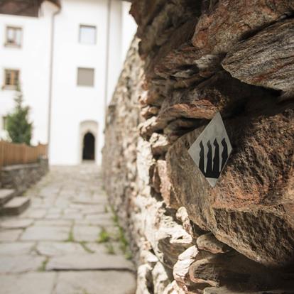 Klasztor Allerengelberg w dolinie Maso Corto/Val Senales