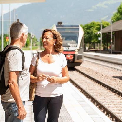 Aankomst per trein naar Lana