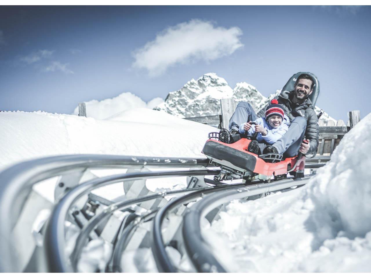 Rodeln-AlpinBob-Familie-Winter-Hafling-Voeran-Meran2000-mk