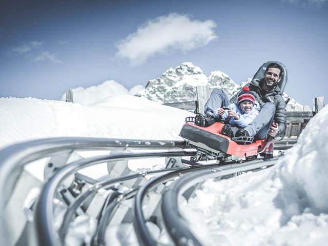 Tobogganing-AlpinBob-family-winter-Avelengo-Verano-Merano2000-mk