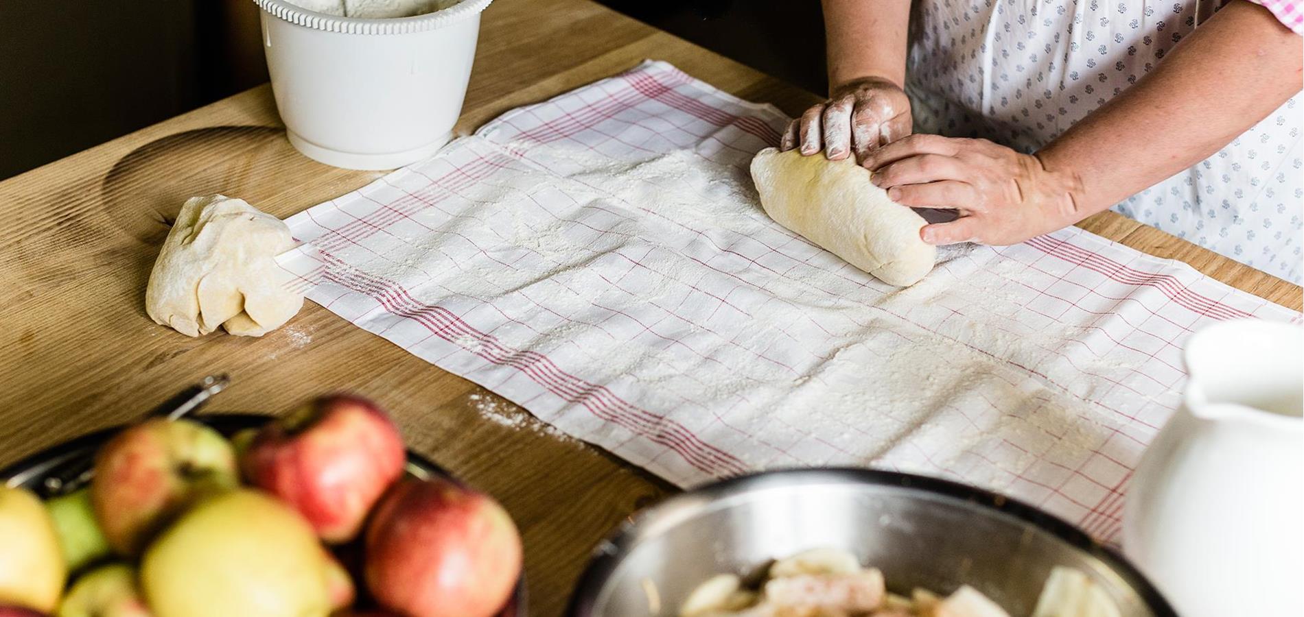 Apple crumble pancake