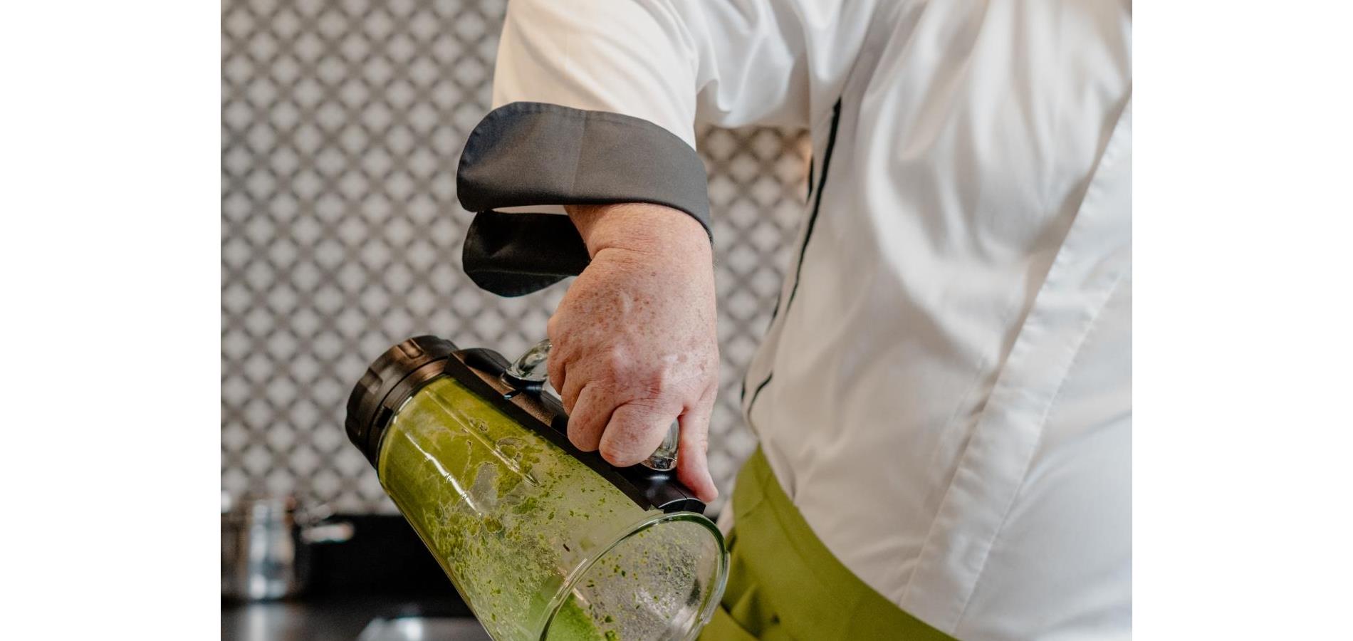 Spinat- und Kasnocken mit Radieschen, Schenner Kresse und Salbeibutter