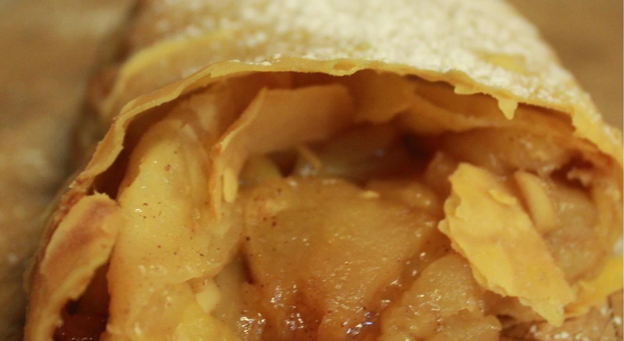 Apfelstrudel mit Ziehteig