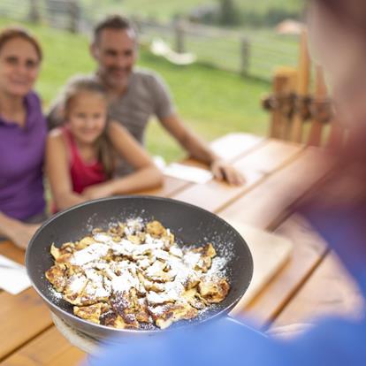 Essen-und-Trinken-Huette-Kaiserschmarrn-Hafling-Voeran-Meran2000-ml