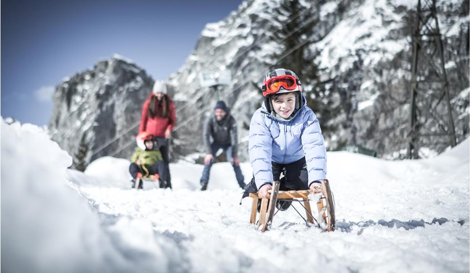 Divertimento in slittino per tutta la famiglia nell