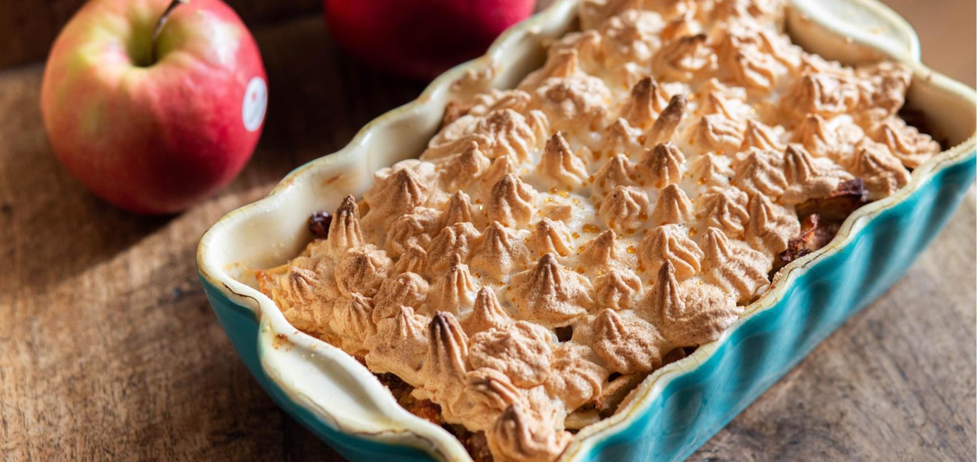 „Scheiterhaufen“ (apple bread pudding)