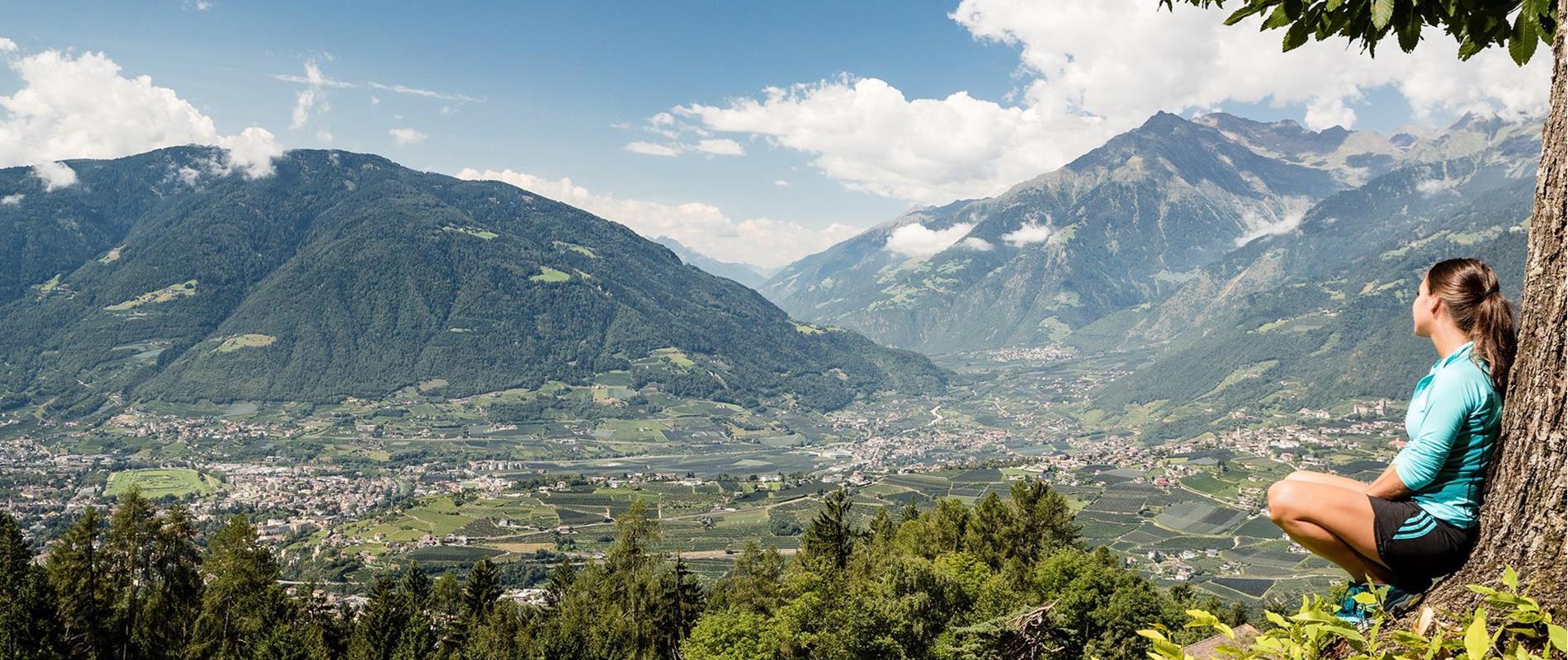 Rigenerarsi a tu per tu con la natura sui sentieri di Scena