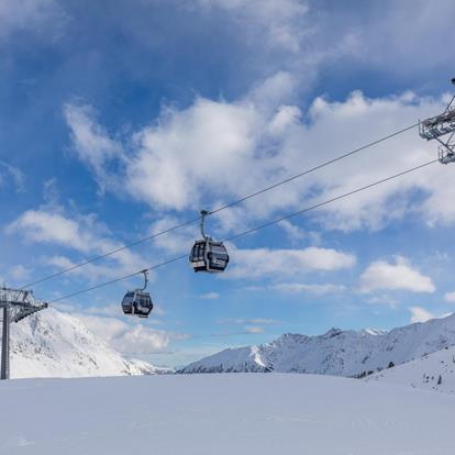 Ski lifts in Schnalstal Valley