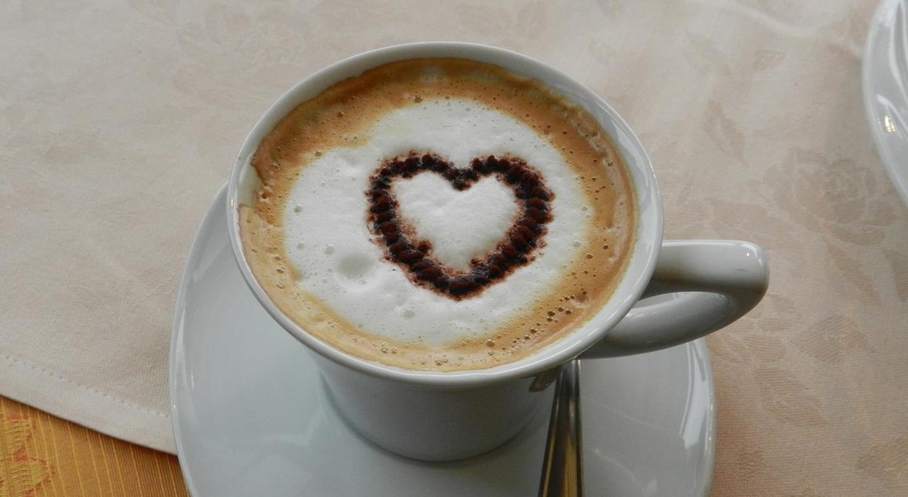 Genuss-Kaffee-Tisens-Prissian-mh