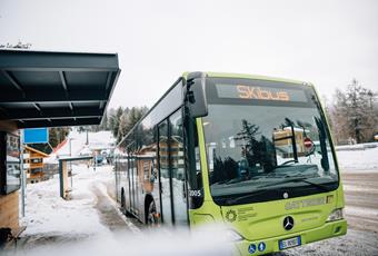 Mit dem Skibus von Hafling direkt ins Skigebiet Meran 2000