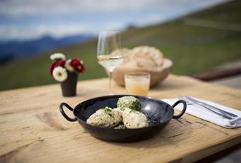Food-and-wine-Culinary-Mountain-hut-Avelengo-Verano-Merano2000-fa