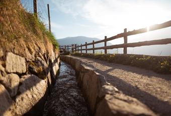 Waalwege, i sentieri d'acqua