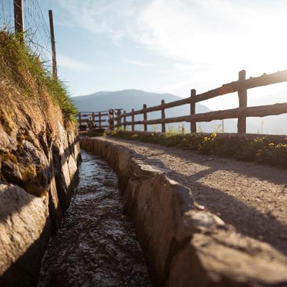 Waalwege, i sentieri d'acqua