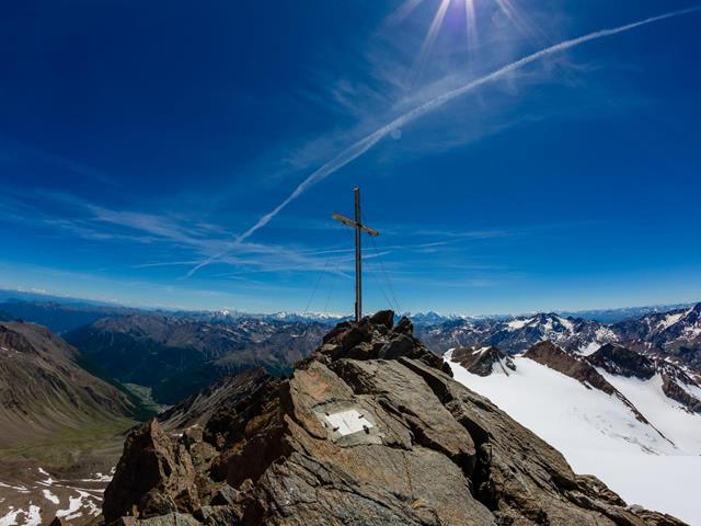 bergsteigen-gipfelkreuz-schnalstal-ps