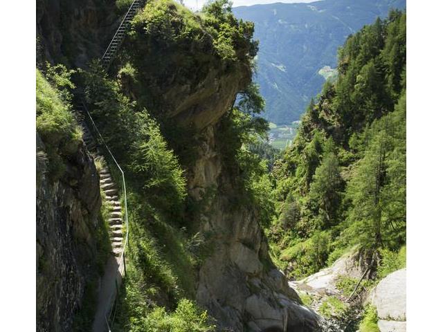 1000 Stufen Schlucht - Meraner Höhenweg - IDM Südtirol/Damian Pertoll